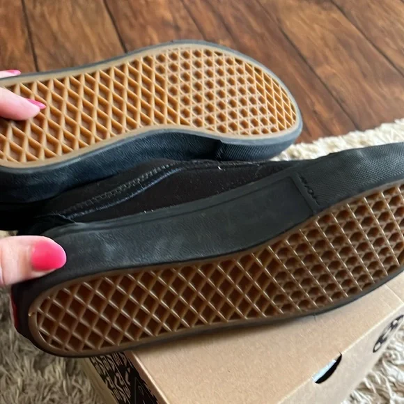 All black low top Vans Pro. - Picture 3 of 4
